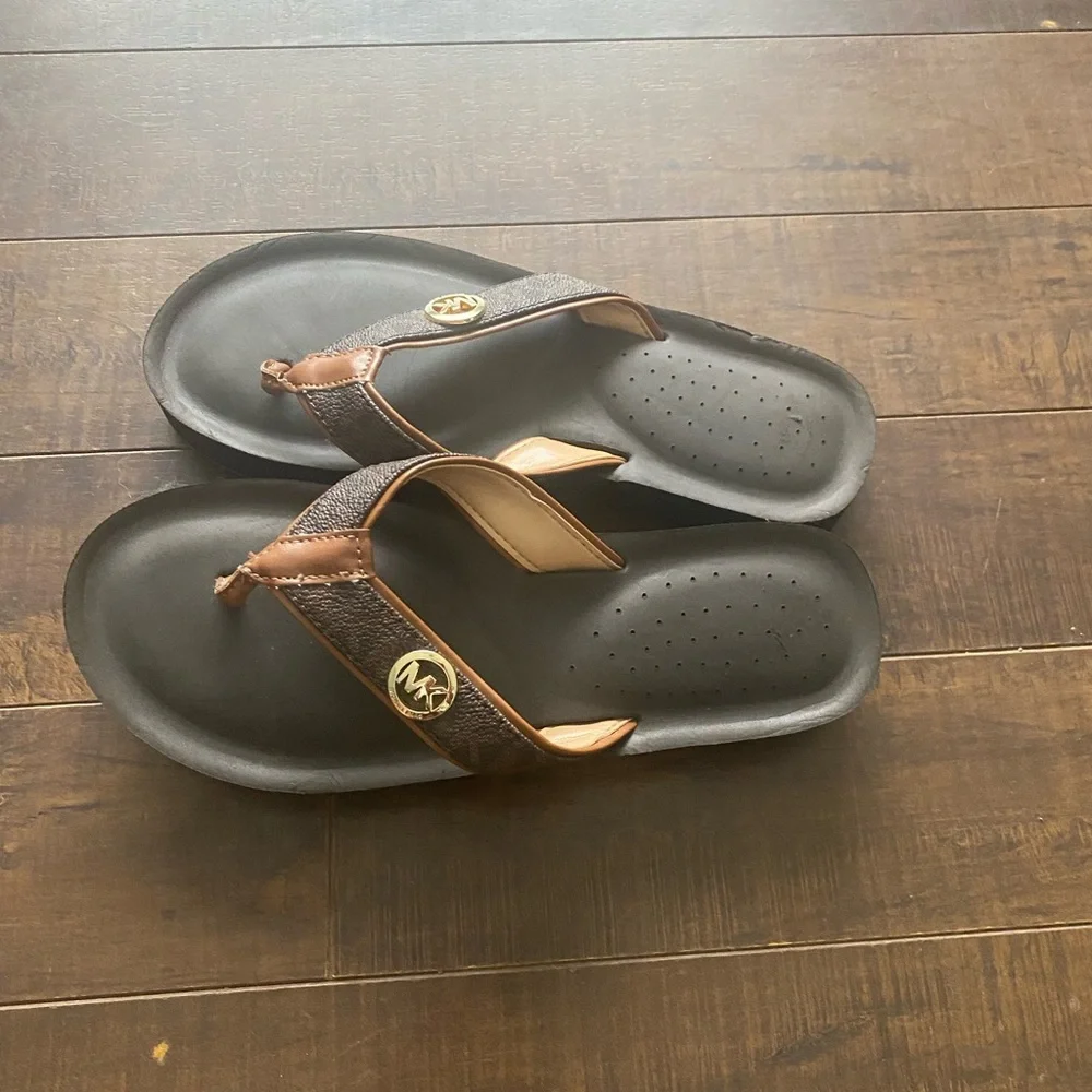 Michael Kors Brown and Black Platform Thong Sandals - Picture 8 of 11